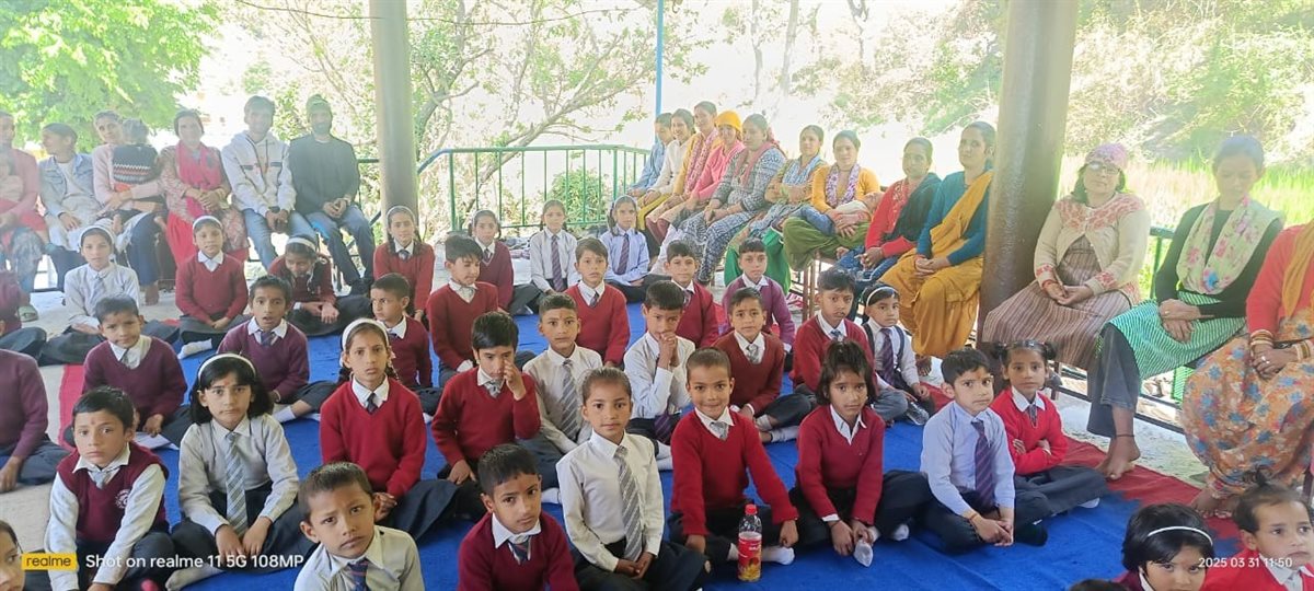 A student reciting on the school open platform